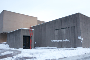 The Everson Museum of Art in Syracuse will face  face a combined deficit of $500,000 for 2013 and 2014, which has led its Board of Trustees to cancel two major exhibits. 