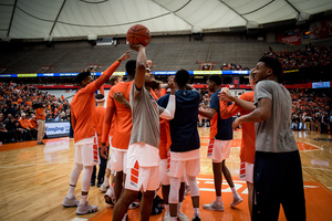 Syracuse huddles together in the paint.