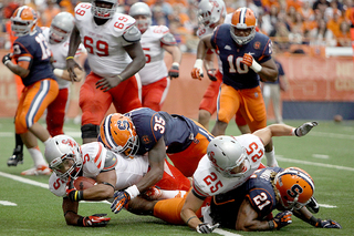 Syracuse linebacker Dyshawn Davis tackles Stony Brook running back Miguel Maysonet.