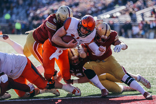 Dungey lunges over the goal line.